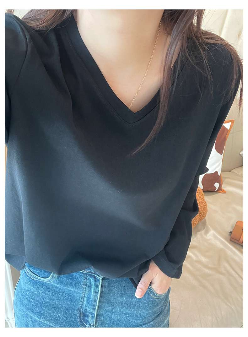 30代ファッション シンプルVネック長袖ブラウス