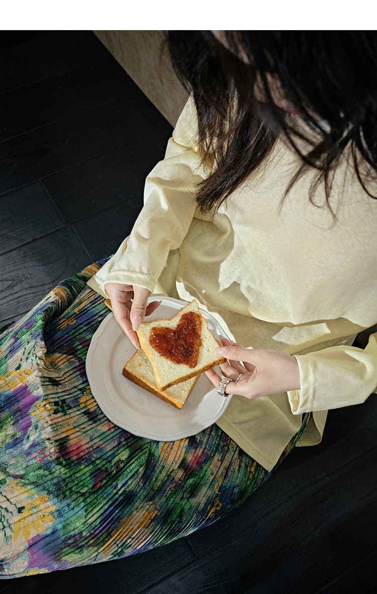 30代ファッション 彩り水彩画プリーツスカート