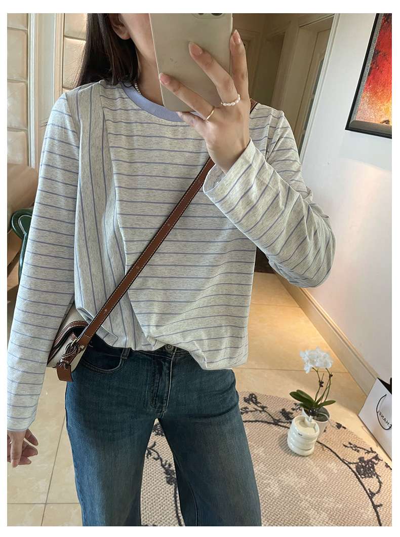30代ファッション ゆったりストライプ長袖カットソー