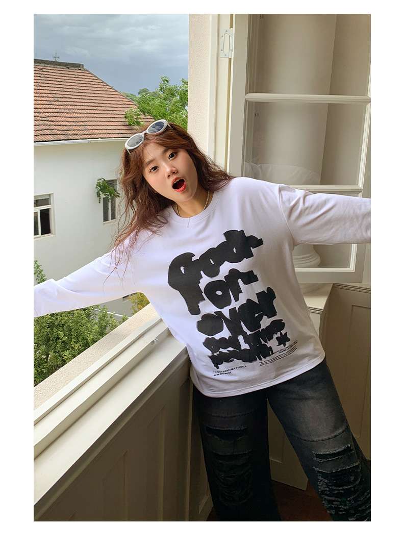 30代ファッション ゆったりアートプリント長袖カットソー