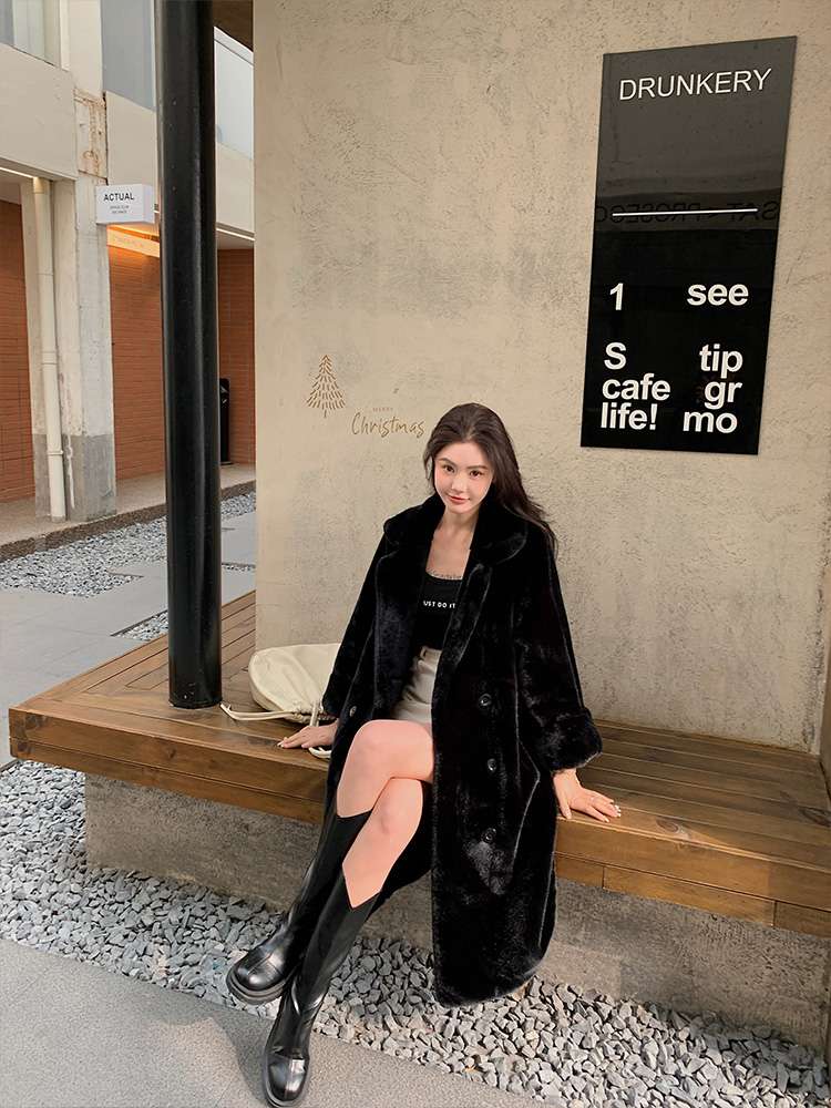 30代ファッション  ふわもこロングコート
