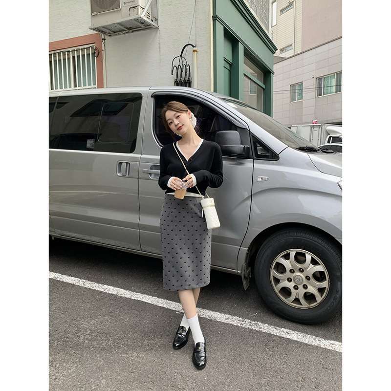 30代ファッション リボン柄タイトスカート