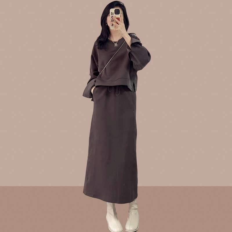 30代ファッション ゆったりスウェットセットアップ