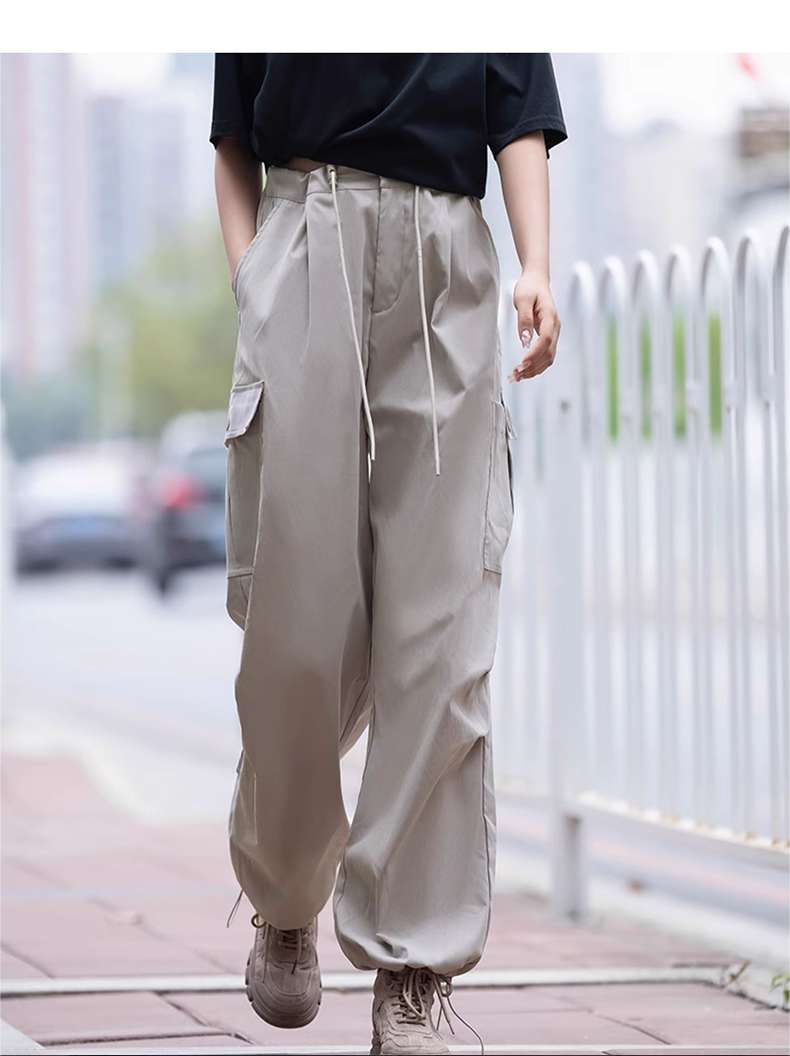 30代ファッション ゆったりカーゴワイドパンツ