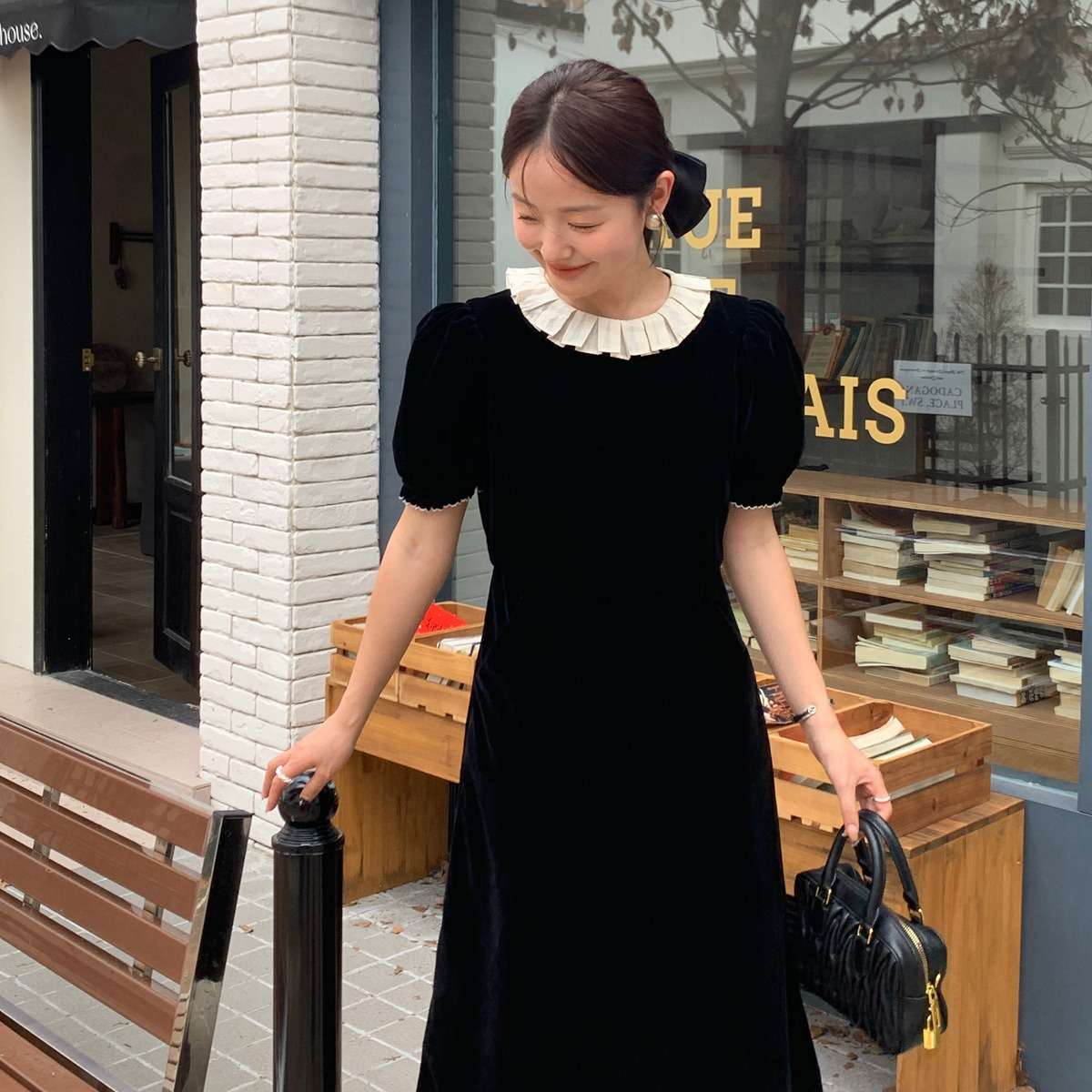 30代ファッション クラシカルフリルカラーワンピース