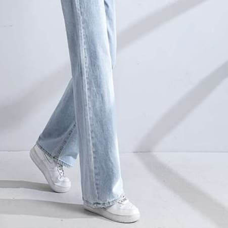 30代ファッション ゆったりストレートデニムパンツ