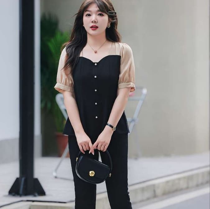 30代ファッション 大人可愛いパフスリーブ切替トップス