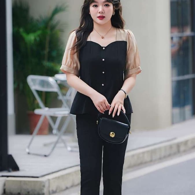 30代ファッション 大人可愛いパフスリーブ切替トップス