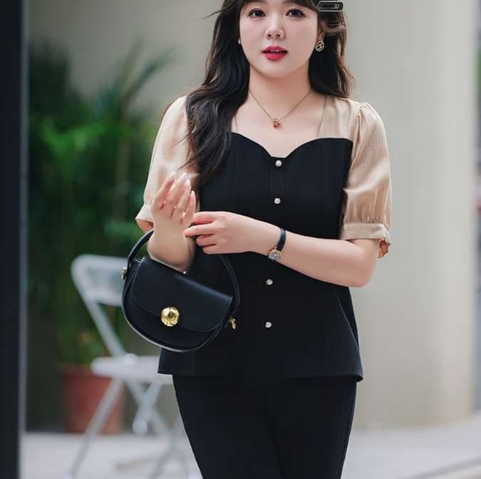 30代ファッション 大人可愛いパフスリーブ切替トップス