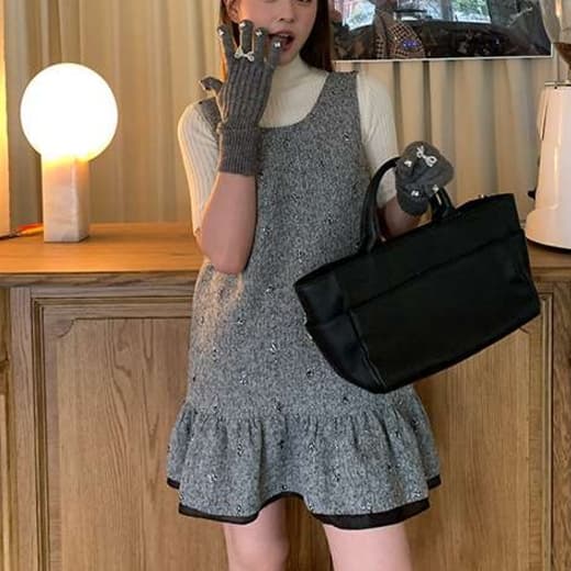 30代ファッション レイヤード風フリル付きワンピース