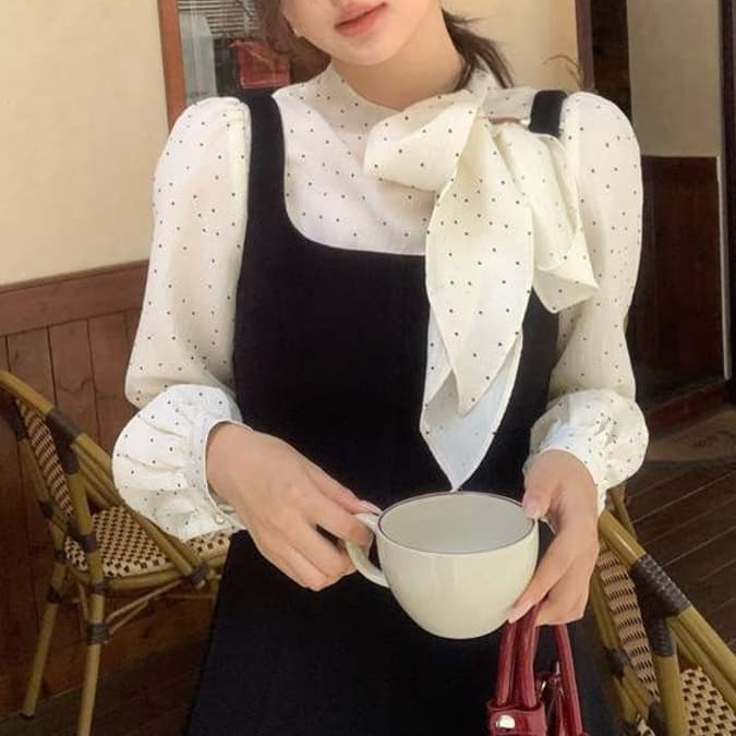 30代ファッション 水玉フリルブラウス