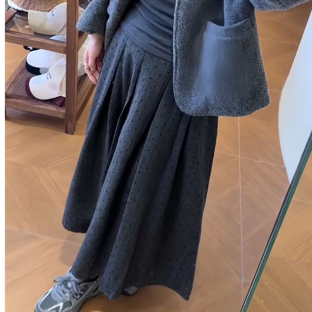 30代ファッション ドット柄プリーツロングスカート
