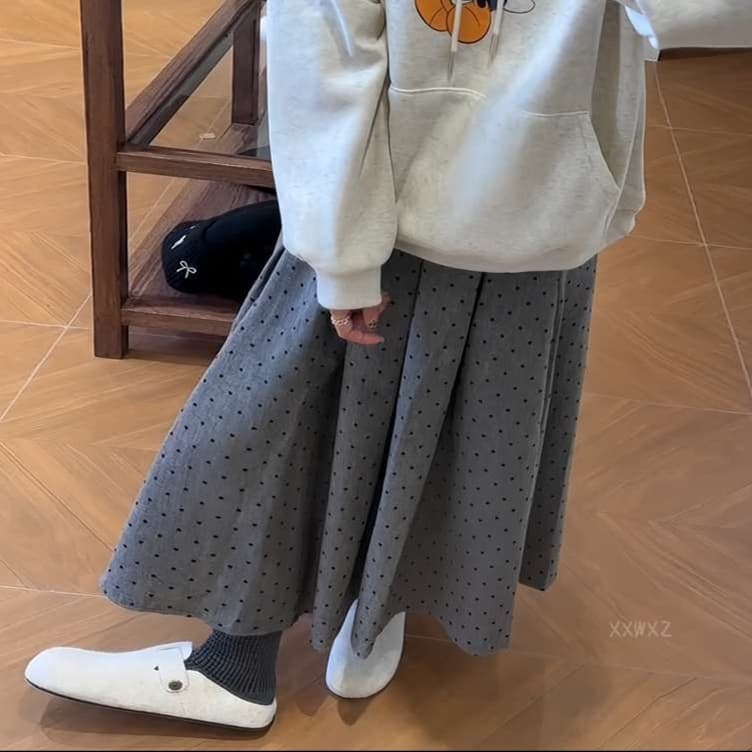 30代ファッション ドット柄プリーツロングスカート