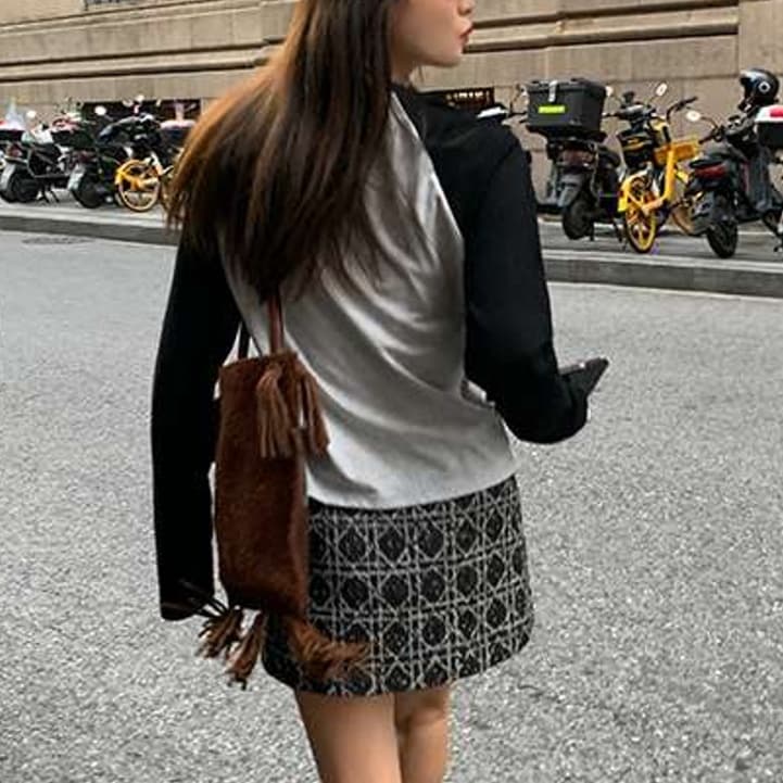 30代ファッション 幾何学模様ミニスカート