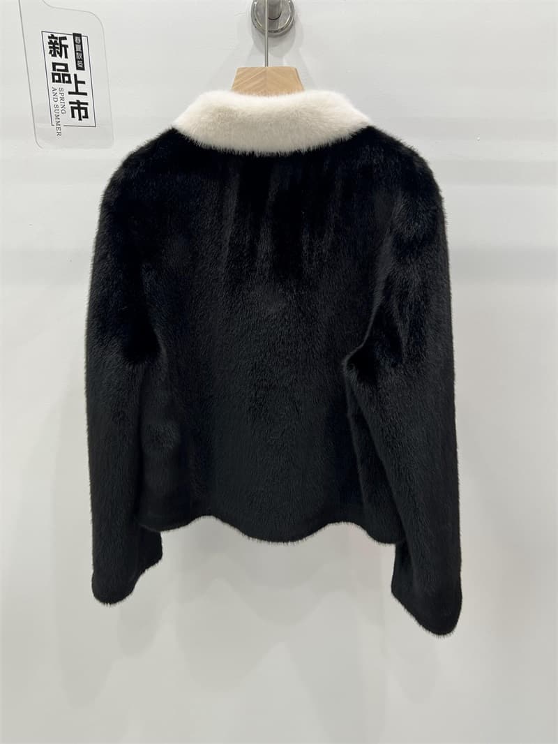 30代ファッション  ふわもこカラー切り替えショートジャケット