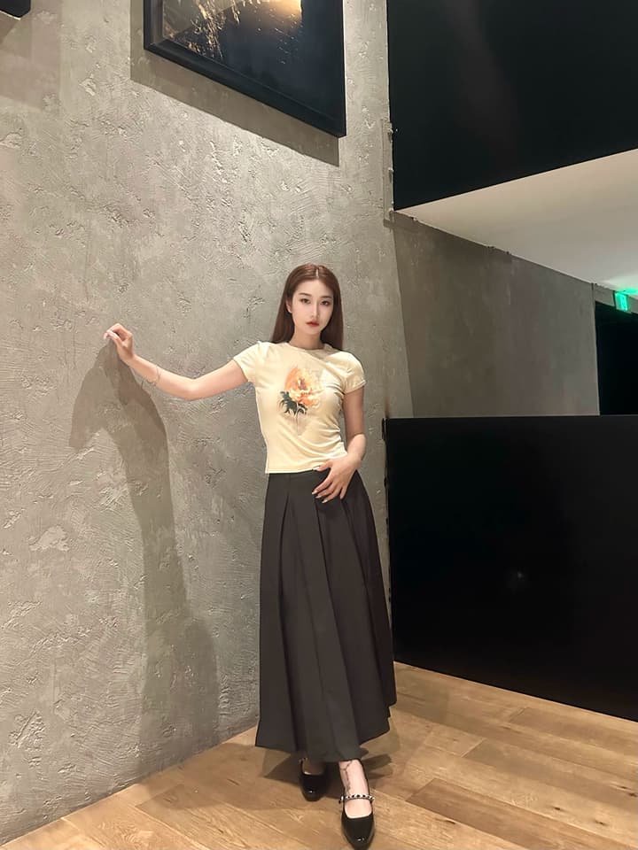 30代ファッション  プリーツロングスカート ベルト付き