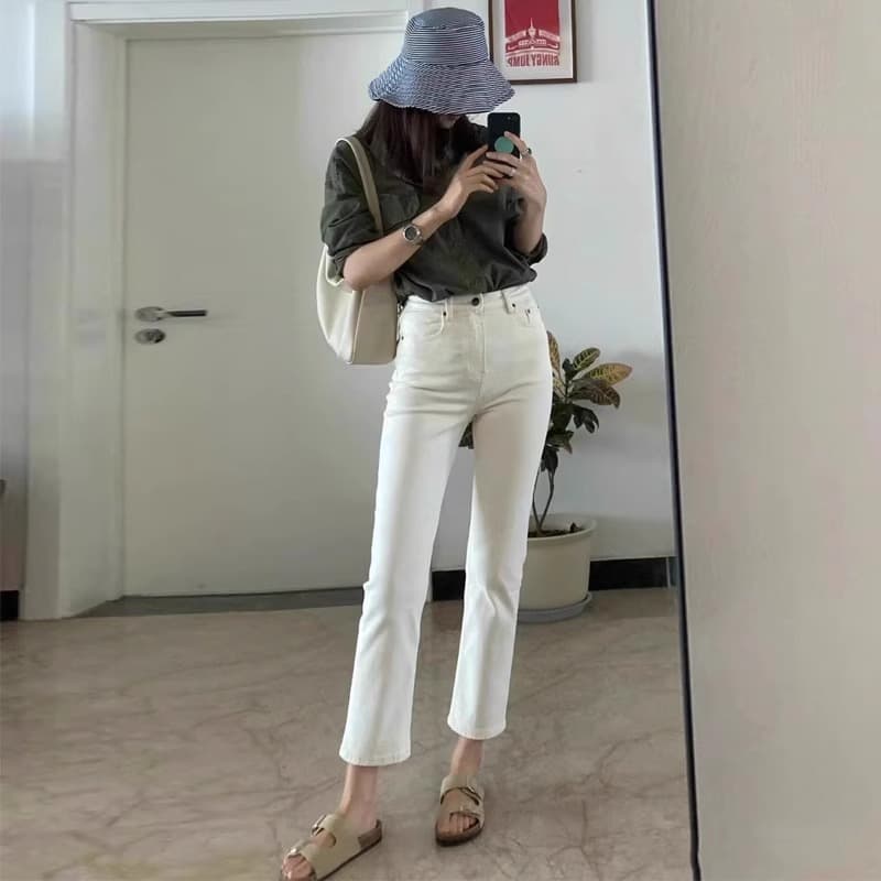 30代ファッション 美脚ストレートデニムパンツ