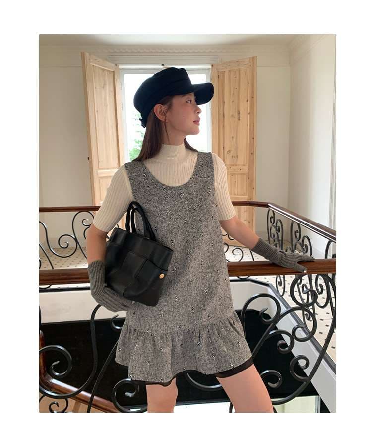 30代ファッション レイヤード風フリル付きワンピース