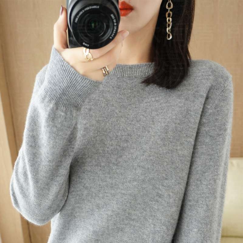 30代ファッション 上質な柔らかさ ベーシックニット