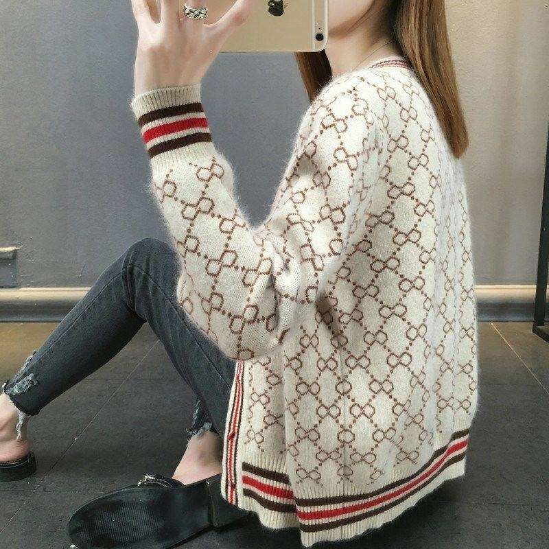 30代ファッション  モノグラム柄カシミヤカーディガン
