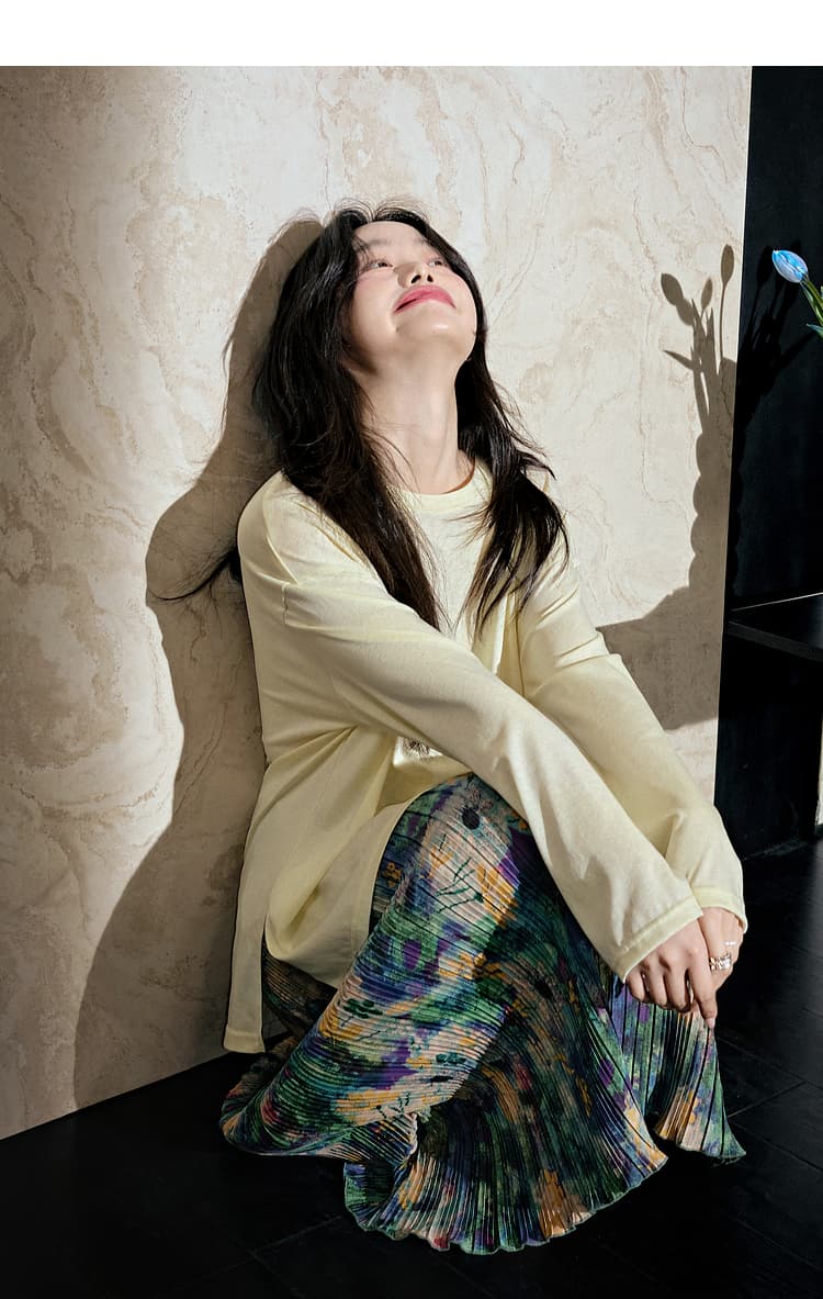 30代ファッション 彩り水彩画プリーツスカート