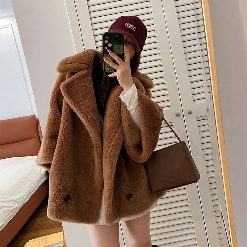 30代ファッション  ふわもこショートコート