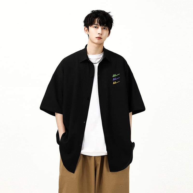 30代ファッション ゆったりシルエット半袖シャツ