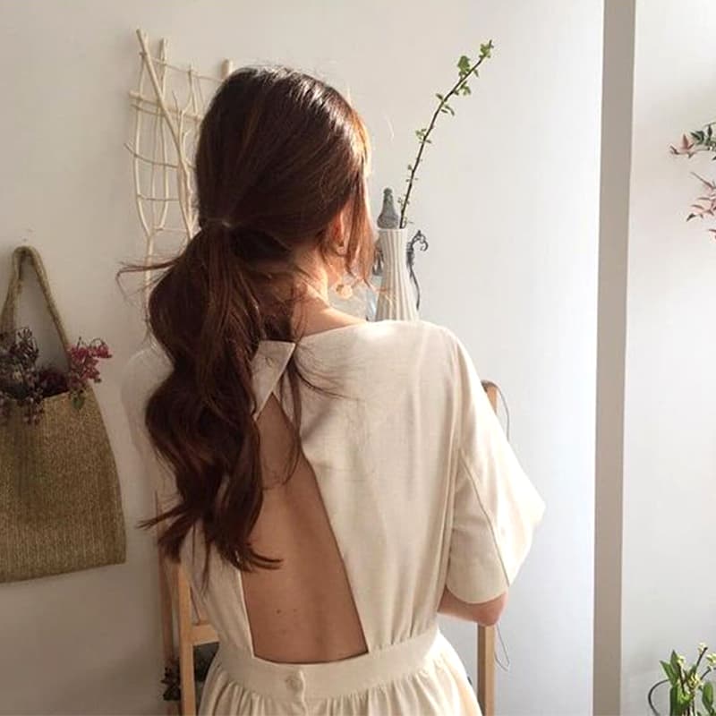 30代ファッション 背中開きデザイン 優美ワンピース