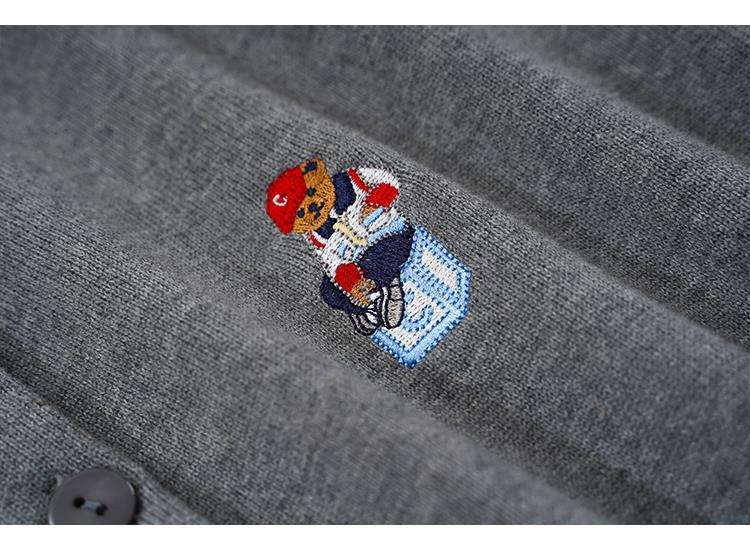 30代ファッション 刺繍入りシンプルカーディガン