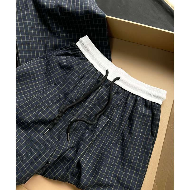 30代ファッション  ゆったりチェック柄ワイドパンツ