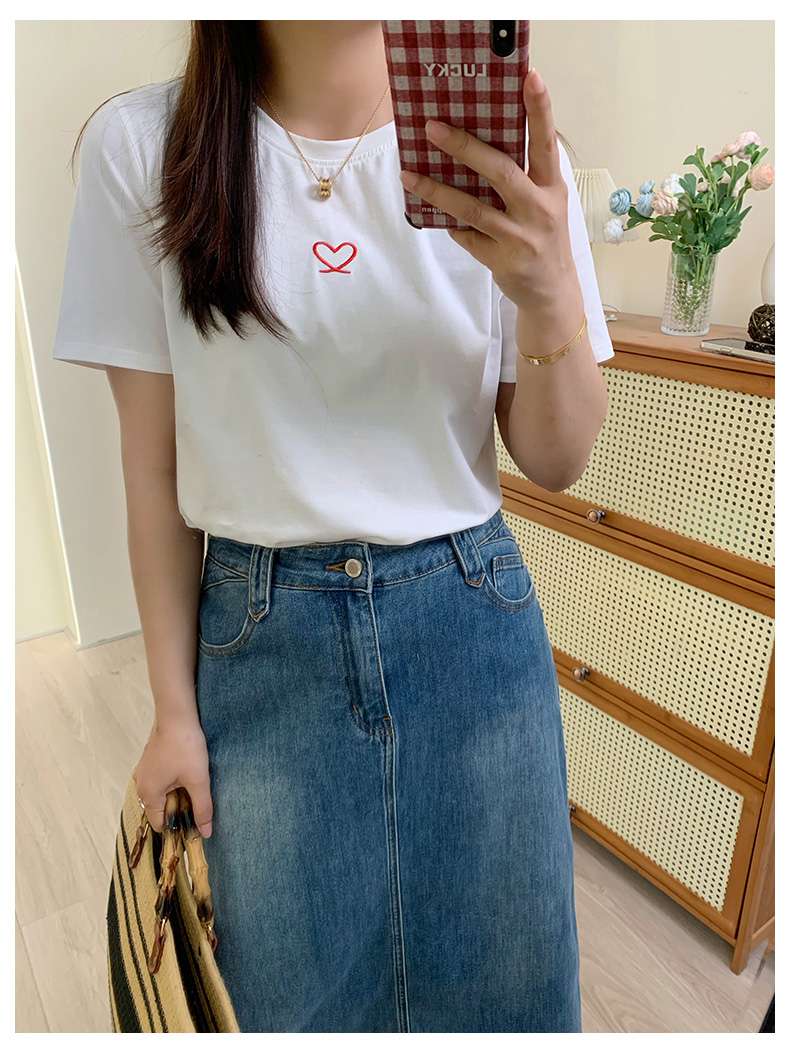 30代ファッション ハート刺繍入りシンプル半袖Tシャツ