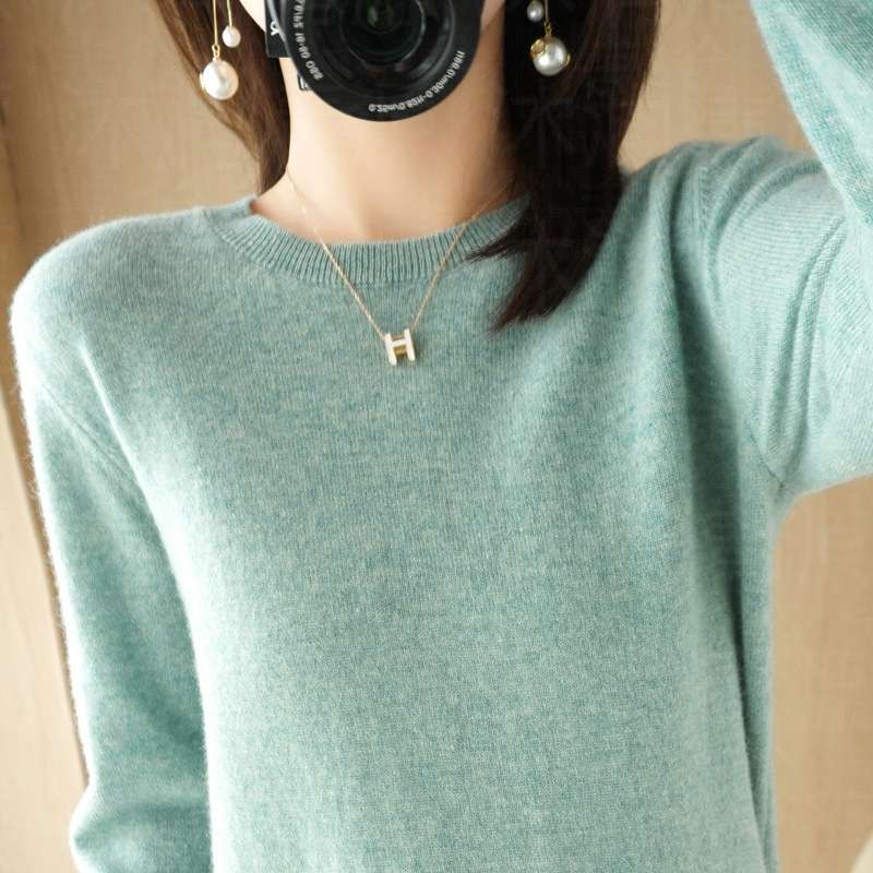 30代ファッション 上質な柔らかさ ベーシックニット