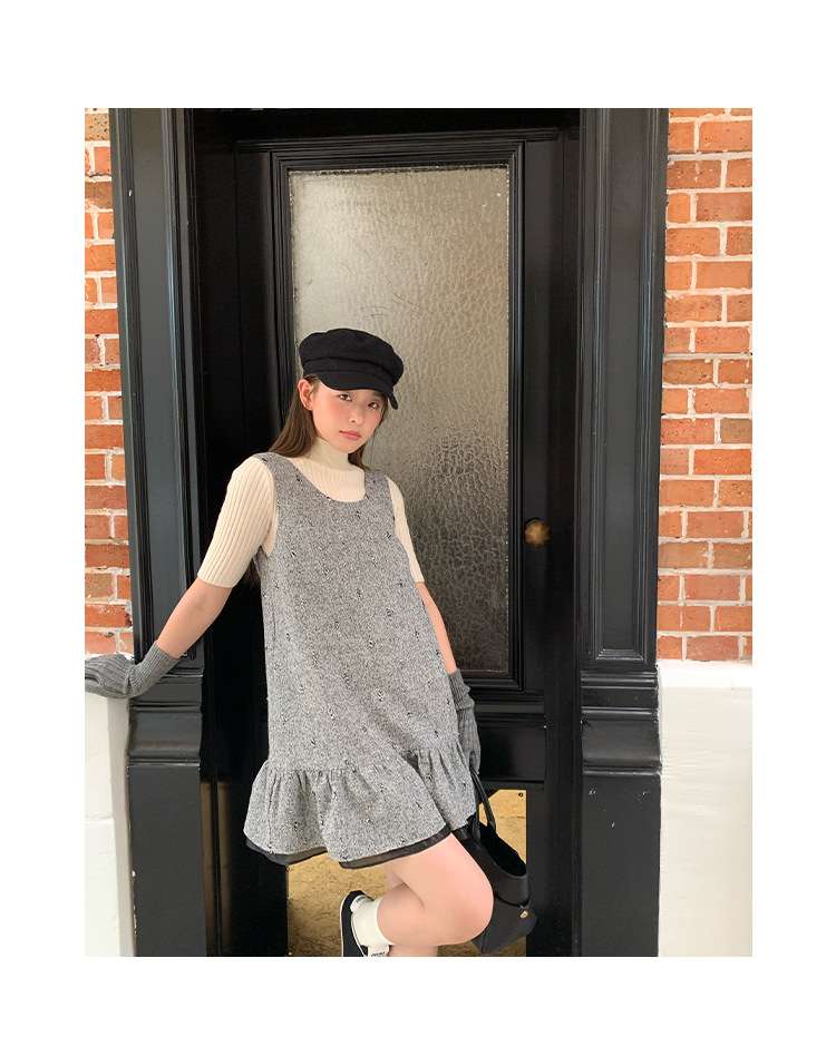 30代ファッション レイヤード風フリル付きワンピース