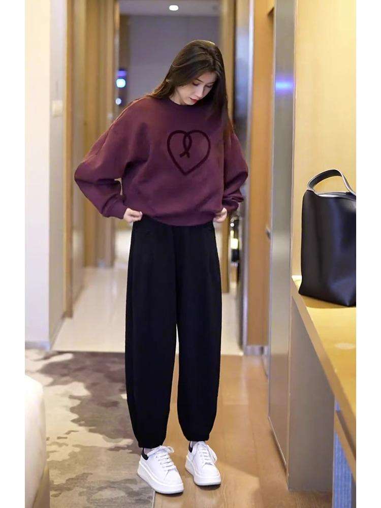 30代ファッション ゆったりスウェットセットアップ