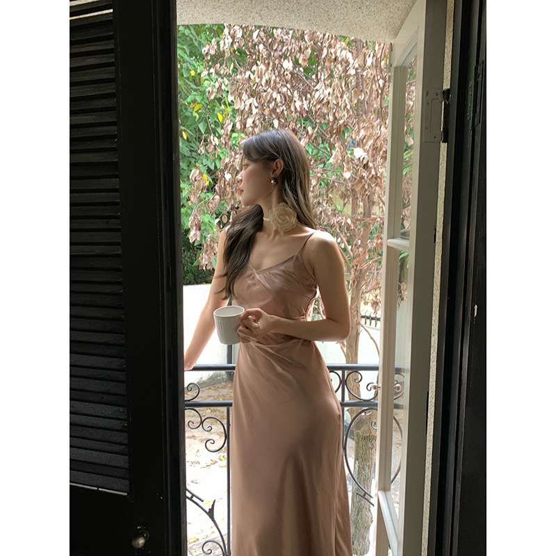 30代ファッション 大人の魅力引き立つスリップドレス