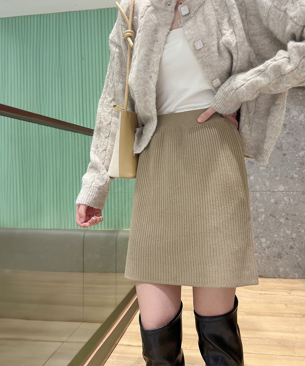 30代ファッション リブニット タイトミニスカート 美脚