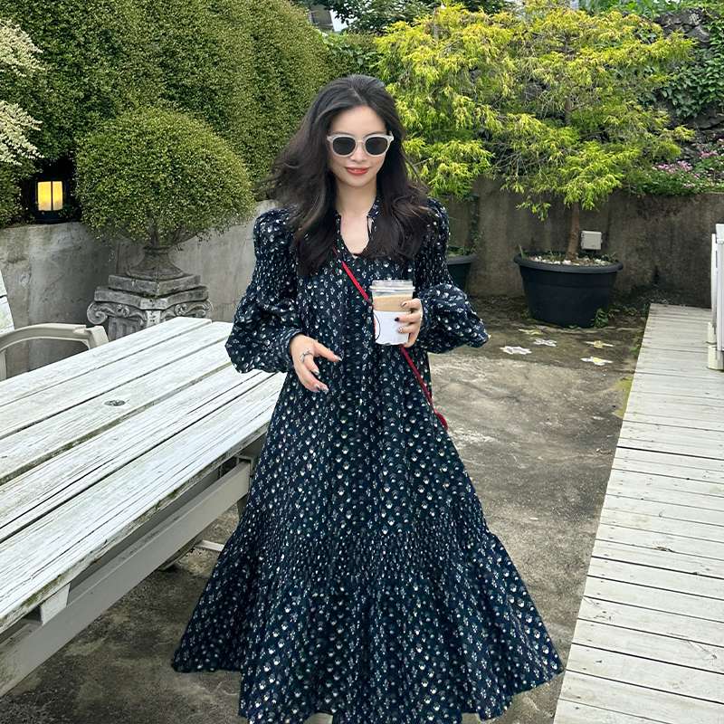 30代ファッション  花柄ティアードロングワンピース