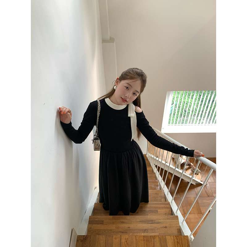 30代ファッション 優美なカットアウトデザインワンピース