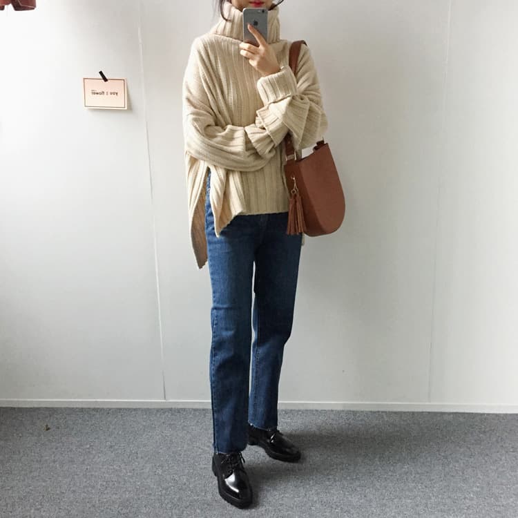 30代ファッション 体型カバー タートルネック編みニットセーター