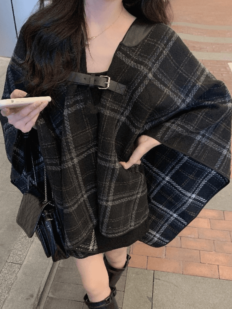 30代ファッション  チェック柄ケープコート