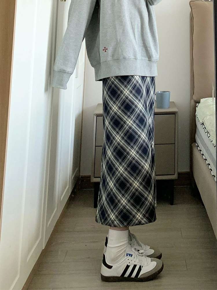 30代ファッション チェック柄ロングフレアスカート