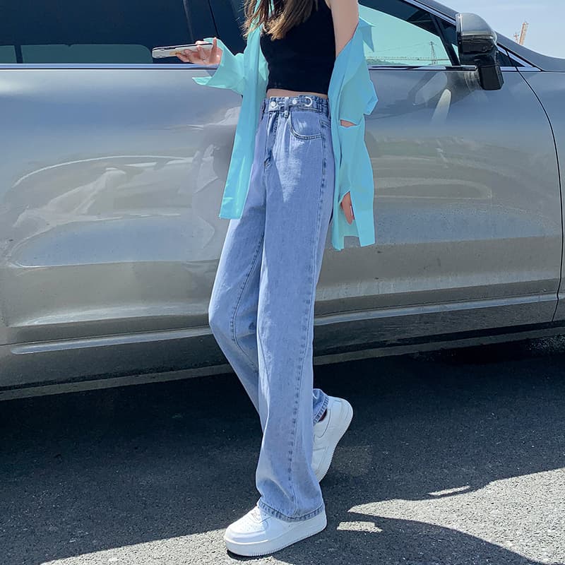 30代ファッション ゆったりシルエットデニムパンツ