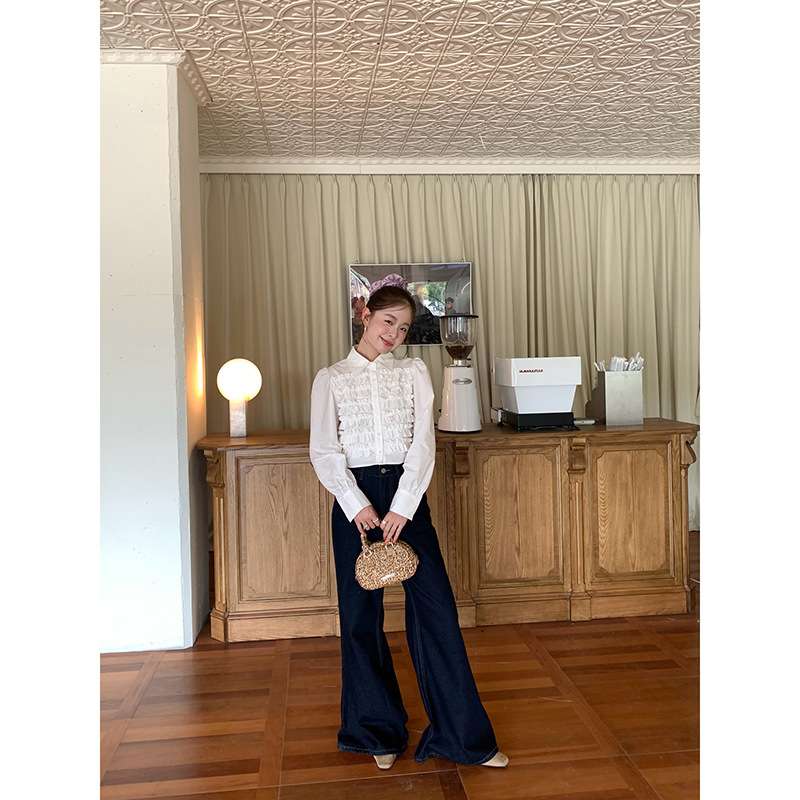 30代ファッション フリルタイプシャツ