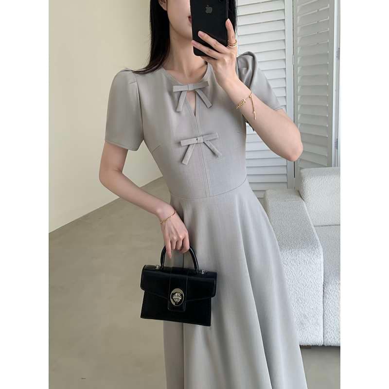 30代ファッション  上品リボンデザインミモレ丈ワンピース