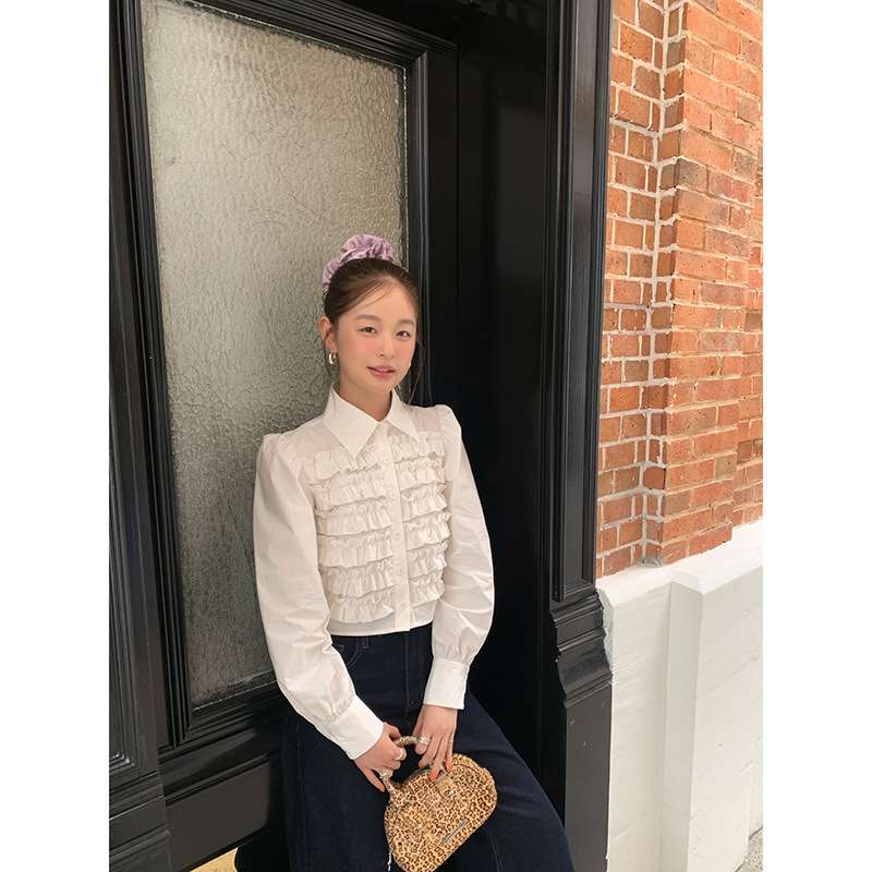 30代ファッション フリルタイプシャツ