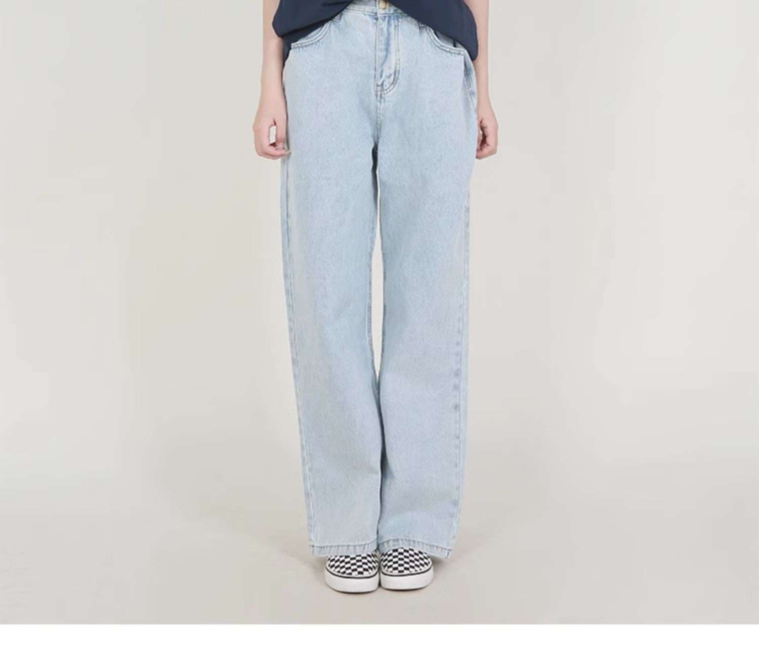 30代ファッション ゆったりストレートデニムパンツ