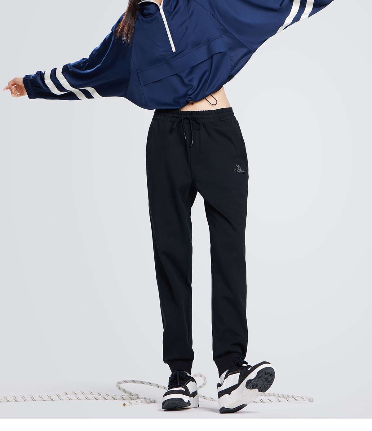 30代ファッション シンプルストレートスウェットパンツ
