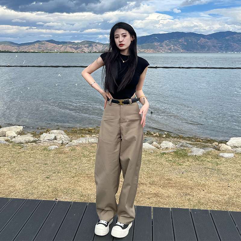 30代ファッション ゆったりストレートパンツ