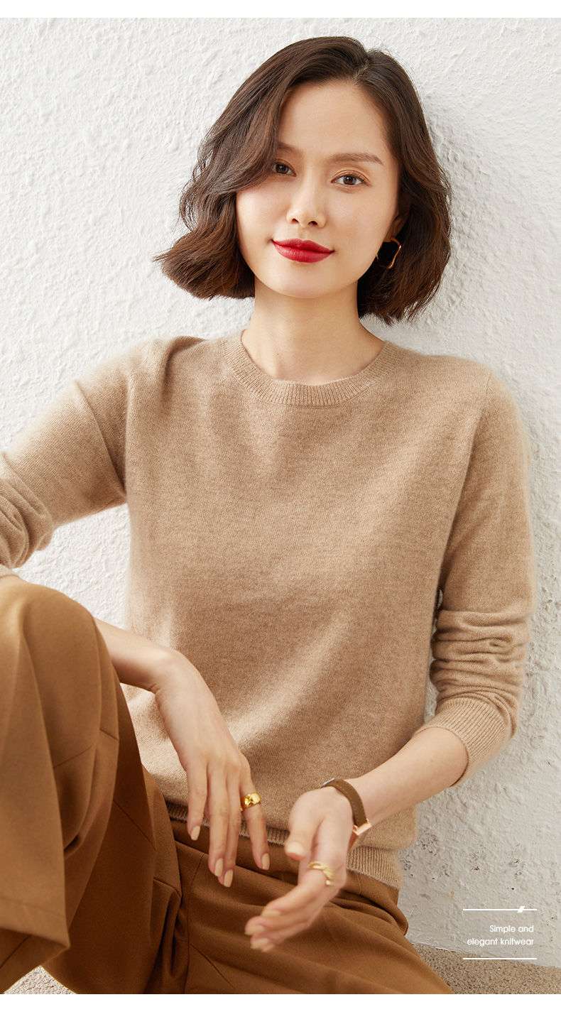 30代ファッション 上質な柔らかさ ベーシックニット