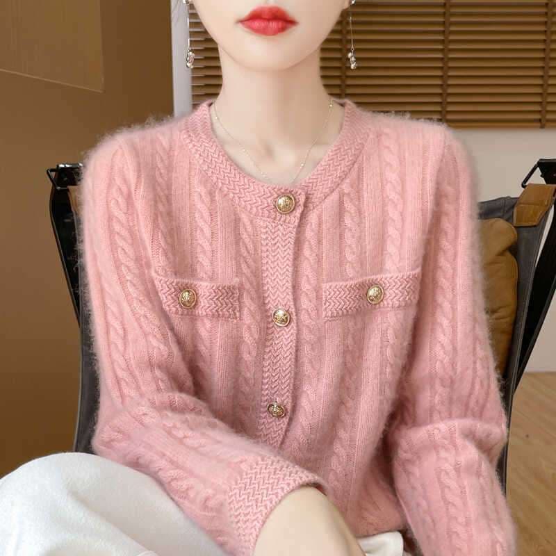 30代ファッション 大人の雰囲気漂う上品ニットカーディガン